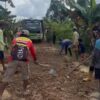 Babinsa Kodim Bombana Inisiasi Gotong Royong Perbaikan Jalan dan Jembatan Desa di Poleang Utara