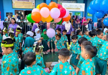 Video : Peringati Hari Anak Nasional, TK Kuncup Pertiwi Kendari Lepas Balon Simbol Harapan Anak Indonesia