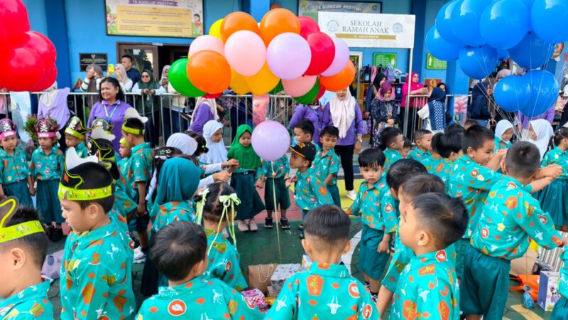 Video : Peringati Hari Anak Nasional, TK Kuncup Pertiwi Kendari Lepas Balon Simbol Harapan Anak Indonesia