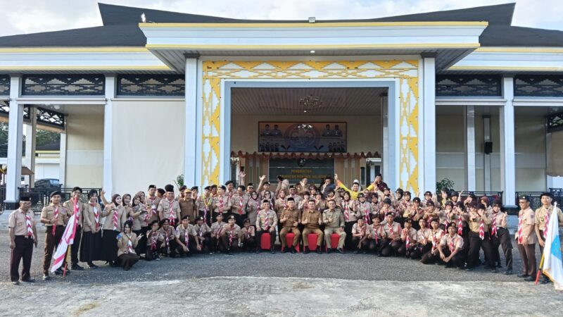 Bupati Irham Lepas Kontingen Pramuka Konsel ke Jamnas XII