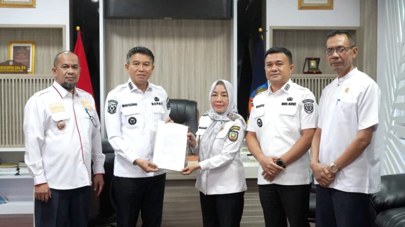 Bupati Konsel Tunjuk Narlian sebagai Plh Sekda