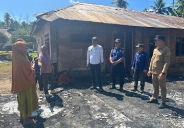 Aksi Cepat Tanggap Wakil Bupati Konsel: Dari Apel Siaga Bencana Langsung Salurkan Bantuan Korban Kebakaran di Palangga