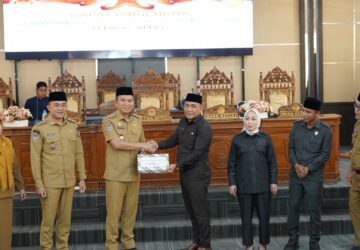 Bupati Irham Kalenggo Serahkan Rancangan KUA-PPAS 2027 ke DPRD Konawe Selatan