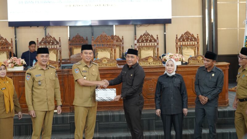 Bupati Irham Kalenggo Serahkan Rancangan KUA-PPAS 2027 ke DPRD Konawe Selatan