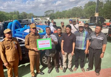 Atasi Kekeringan, Bupati Konsel Salurkan Bantuan Pompa Air ke 70 Kelompok Tani